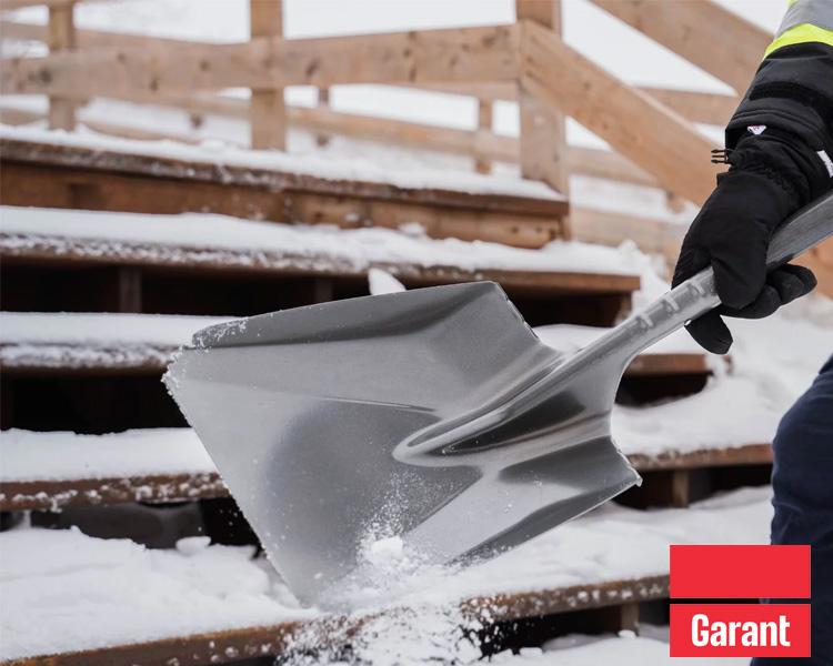Outils Garant en pleine utilisation sur un chantier, soulignant leur efficacité et leur conception adaptée aux environnements exigeants.