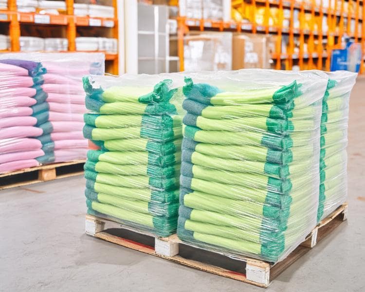 Chiffons RAGS sur un chantier de construction, utilisés pour essuyer la poussière et maintenir les surfaces propres.