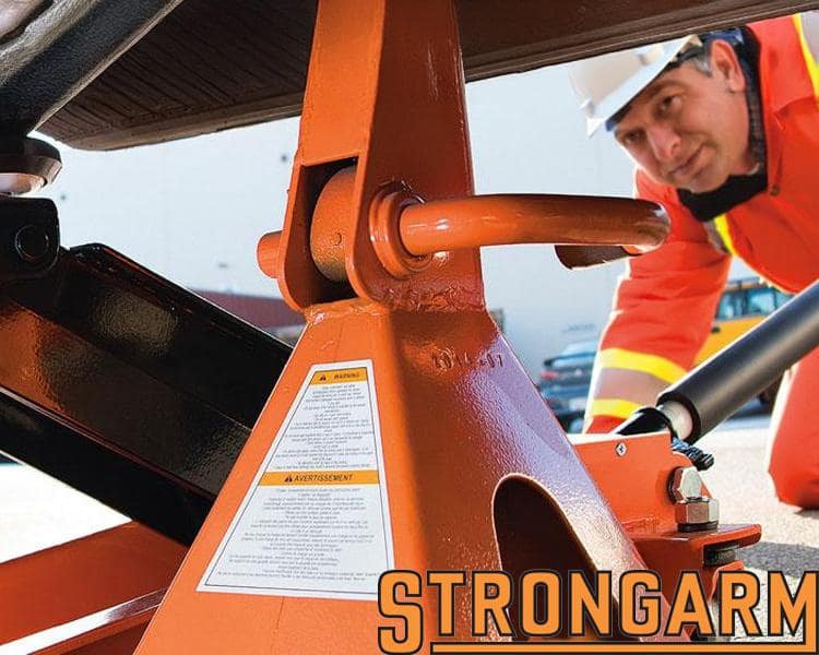 Cric de sécurité orange, conçu pour assurer la stabilité et la sécurité lors du levage de charges lourdes dans des environnements industriels.